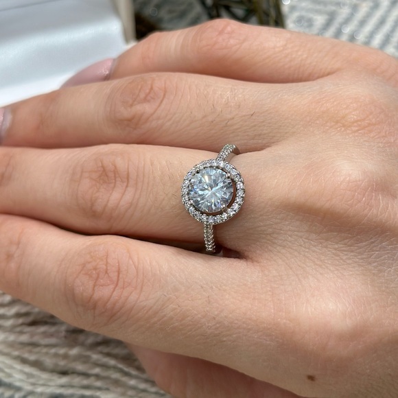 Ring - Picture 3 of 3